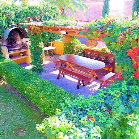 Villa V&v Lloret - Elsa: Luxurious 10-person With Dual Pools And Lush Garden *