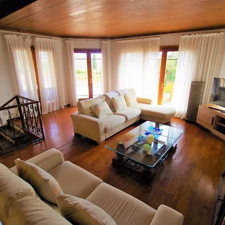 V&v Lloret - Elsa: Luxurious 10-person With Dual Pools And Lush Garden Villa Lloret de Mar
