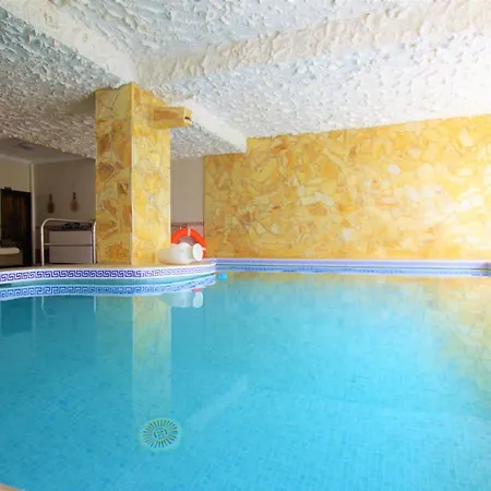 V&v Lloret - Elsa: Luxurious 10-person With Dual Pools And Lush Garden *